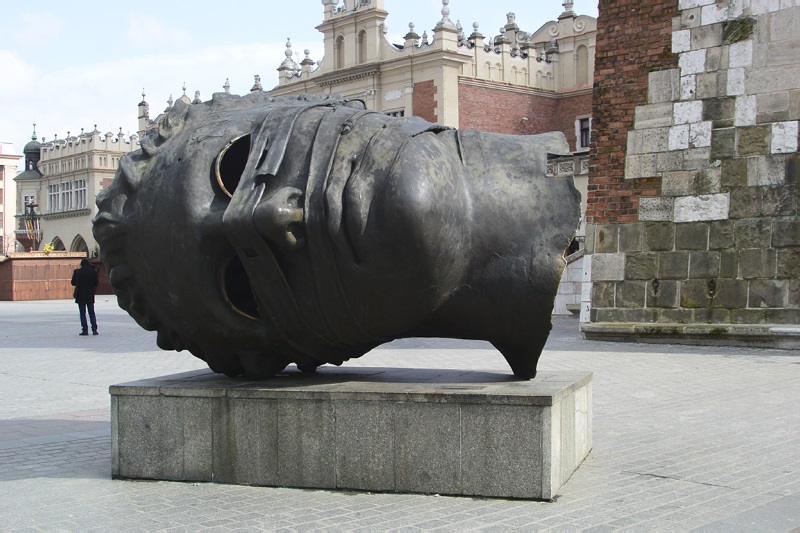 Sculpture_Mitoraj.jpg